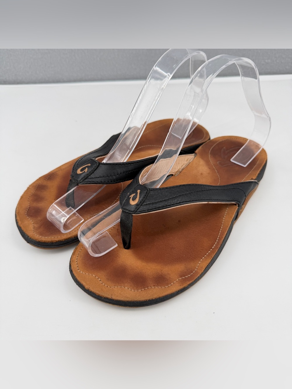 Olukai Kumu Leather Sandals Womens 9 Toe Post Flip Flops Thongs Black 20103-4064
